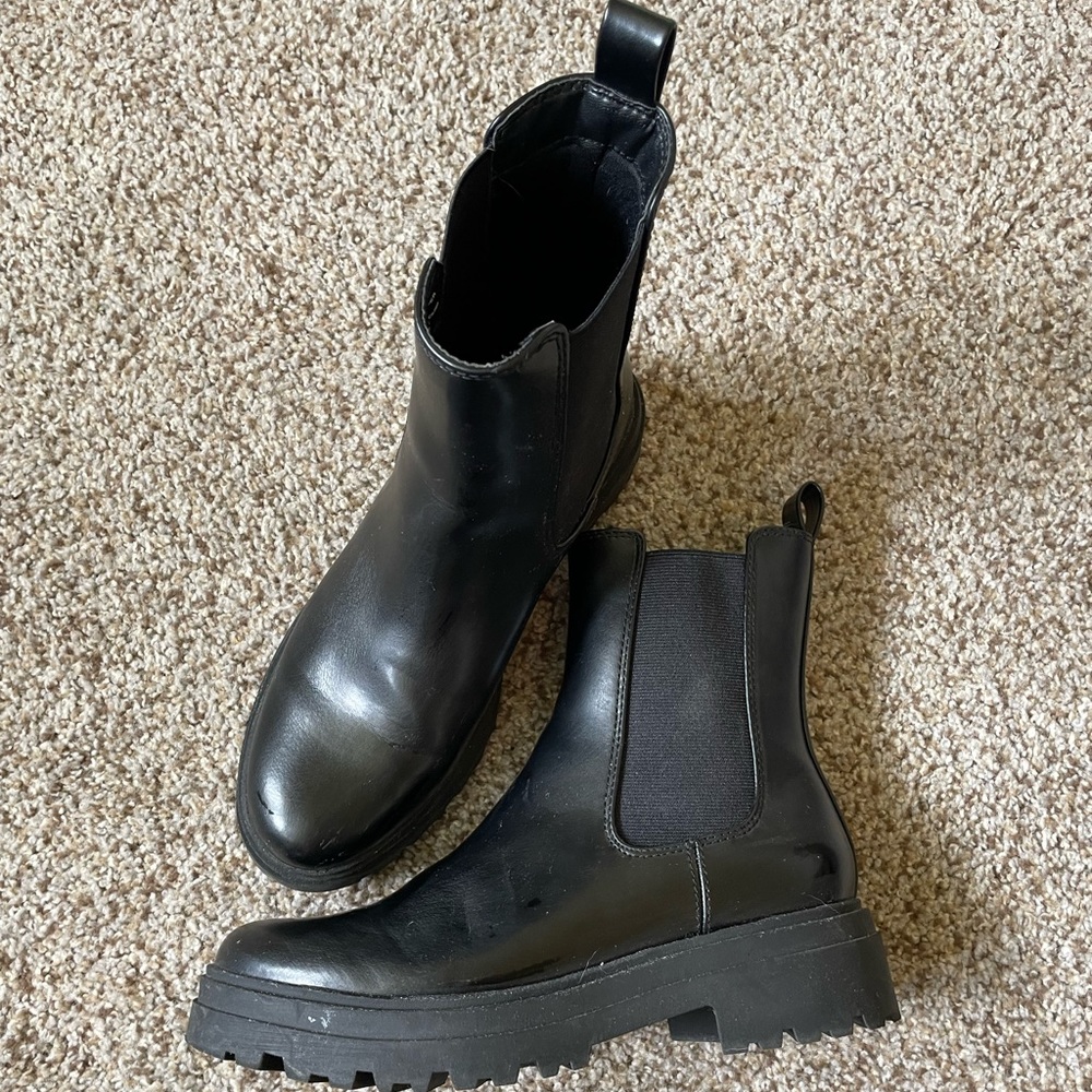 Black Chunky Chelsea Boots